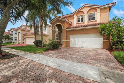 House in Miramar, Florida 5 bedrooms, 274.15 sq.m. № 1882582 - photo 1