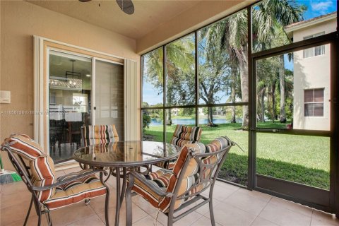 House in Miramar, Florida 5 bedrooms, 274.15 sq.m. № 1882582 - photo 23