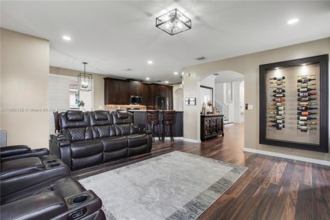 House in Miramar, Florida 5 bedrooms, 274.15 sq.m. № 1882582 - photo 10