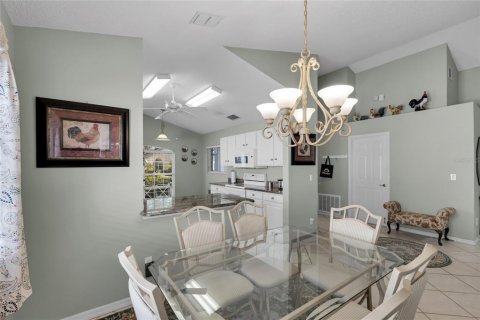 House in Clermont, Florida 3 bedrooms, 166.48 sq.m. № 1720491 - photo 8