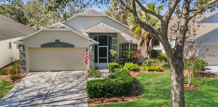 House in Clermont, Florida 3 bedrooms, 166.48 sq.m. № 1720491