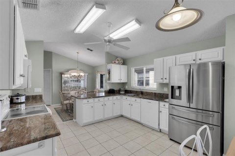 House in Clermont, Florida 3 bedrooms, 166.48 sq.m. № 1720491 - photo 12