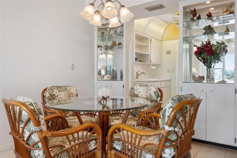 Condo in Longboat Key, Florida, 2 bedrooms  № 1908077 - photo 8