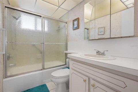 Condo in Longboat Key, Florida, 2 bedrooms  № 1908077 - photo 17