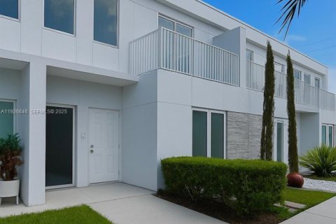 House in Homestead, Florida 4 bedrooms, 142.6 sq.m. № 1986550 - photo 7