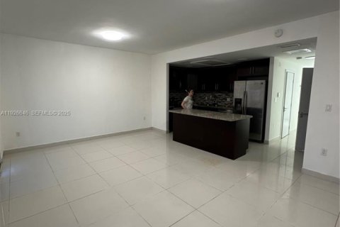 House in Homestead, Florida 4 bedrooms, 142.6 sq.m. № 1986550 - photo 4