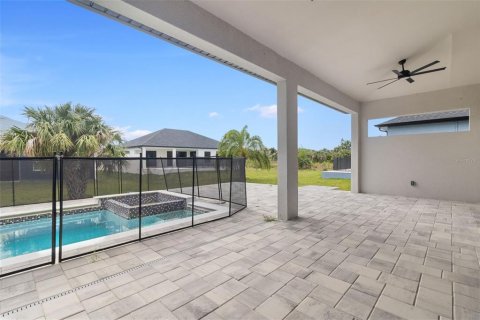 House in Port Charlotte, Florida 3 bedrooms, 184.41 sq.m. № 2199867 - photo 30