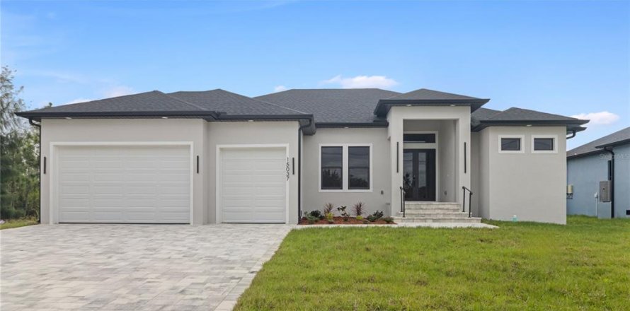 House in Port Charlotte, Florida 3 bedrooms, 184.41 sq.m. № 2199867