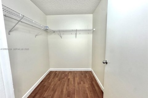 Copropriété à louer à Tamarac, Floride: 2 chambres, 87.24 m2 № 2413326 - photo 10