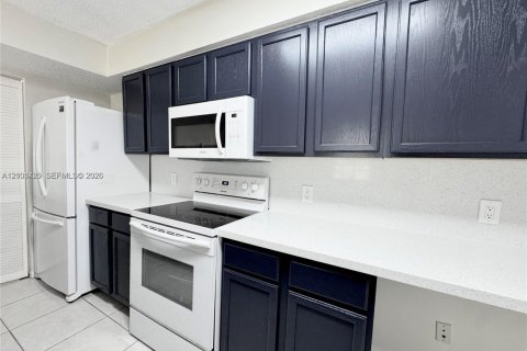 Copropriété à louer à Tamarac, Floride: 2 chambres, 87.24 m2 № 2413326 - photo 4