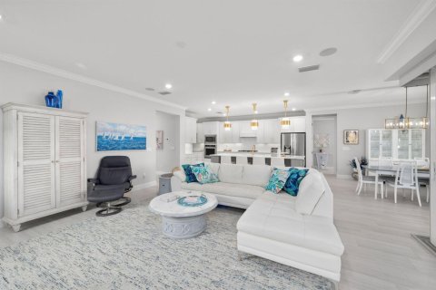 Villa ou maison à vendre à Port St. Lucie, Floride: 3 chambres, 260.87 m2 № 2087149 - photo 4