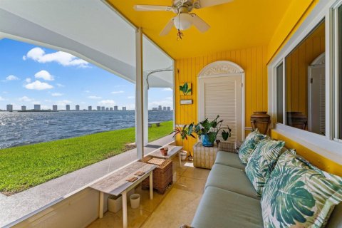 Condominio en venta en North Palm Beach, Florida, 1 dormitorio, 62.43 m2 № 2077781 - foto 7