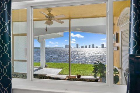 Condominio en North Palm Beach, Florida, 1 dormitorio  № 2077781
