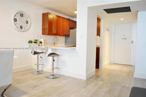 Copropriété à louer à Miami Beach, Floride: 1 chambre, 62.71 m2 № 1860739 - photo 1