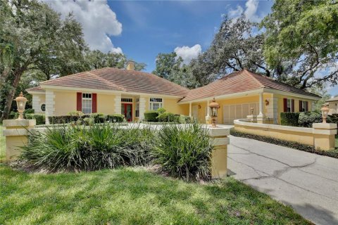 House in Apopka, Florida 5 bedrooms, 394.09 sq.m. № 1876802 - photo 1