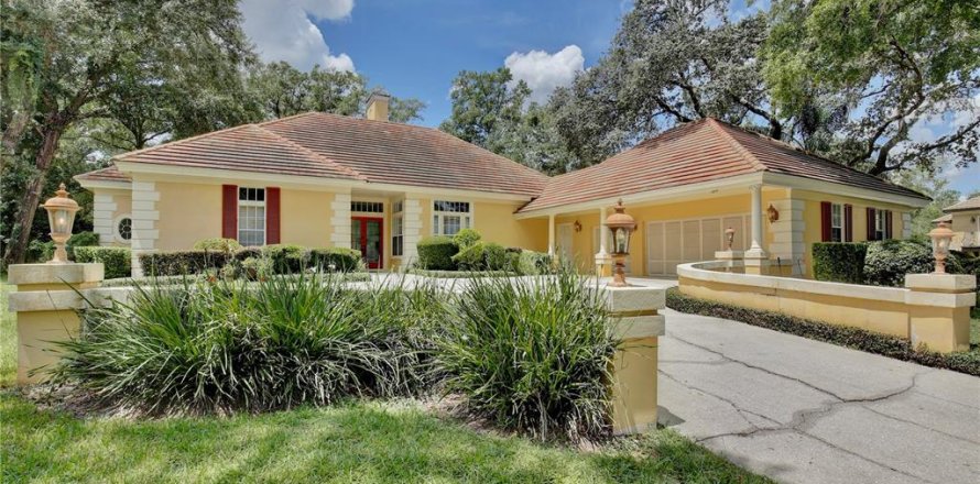 House in Apopka, Florida 5 bedrooms, 394.09 sq.m. № 1876802