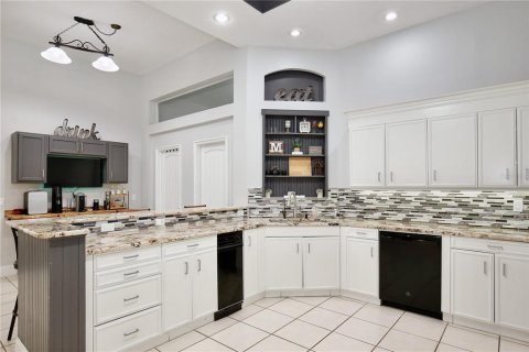 House in Apopka, Florida 5 bedrooms, 394.09 sq.m. № 1876802 - photo 15