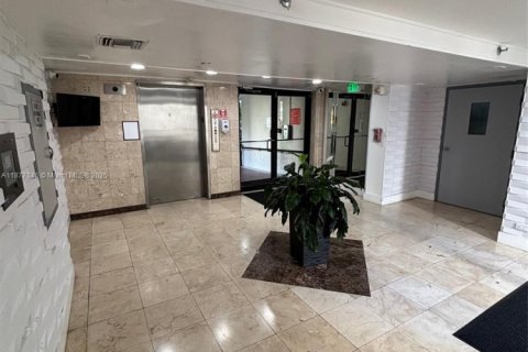 Condominio en alquiler en Sunny Isles Beach, Florida, 1 dormitorio, 59.46 m2 № 1930444 - foto 24