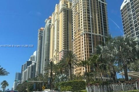 Condominio en alquiler en Sunny Isles Beach, Florida, 1 dormitorio, 59.46 m2 № 1930444 - foto 4