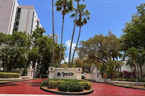Condominio en alquiler en Sunny Isles Beach, Florida, 1 dormitorio, 59.46 m2 № 1930444 - foto 2