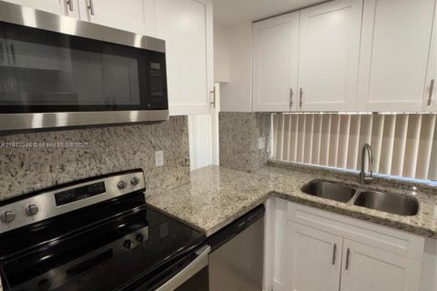 Condominio en alquiler en Sunny Isles Beach, Florida, 1 dormitorio, 59.46 m2 № 1930444 - foto 26
