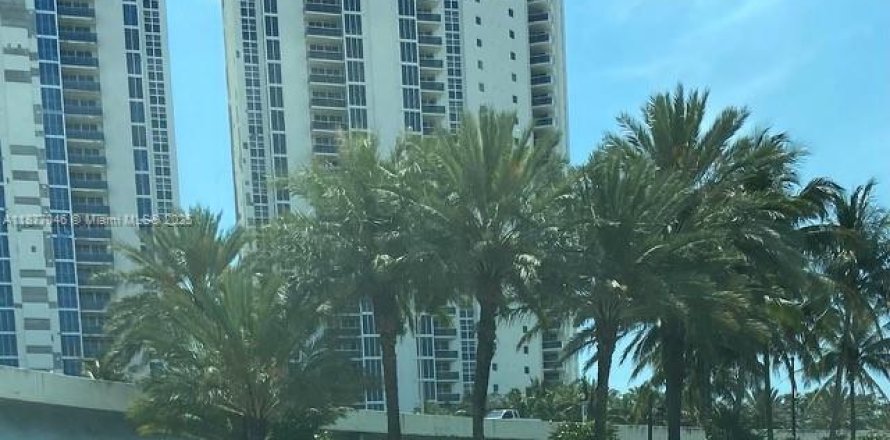 Condominio en Sunny Isles Beach, Florida, 1 dormitorio № 1930444