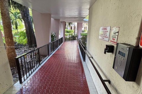 Condominio en alquiler en Sunny Isles Beach, Florida, 1 dormitorio, 59.46 m2 № 1930444 - foto 23