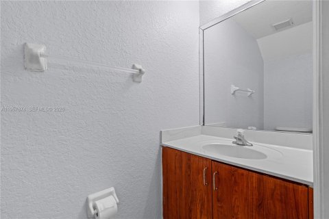 House in Florida City, Florida 3 bedrooms, 141.86 sq.m. № 2020638 - photo 18