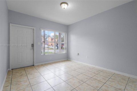 House in Florida City, Florida 3 bedrooms, 141.86 sq.m. № 2020638 - photo 4