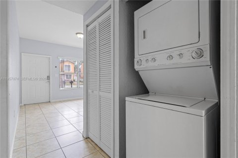 House in Florida City, Florida 3 bedrooms, 141.86 sq.m. № 2020638 - photo 7