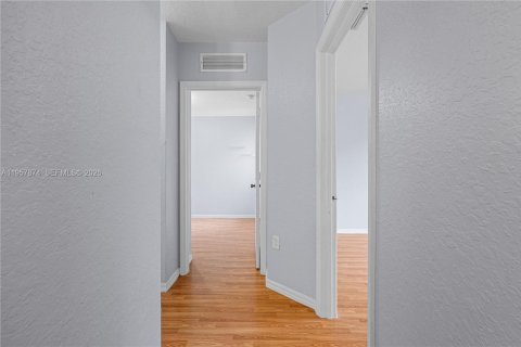 House in Florida City, Florida 3 bedrooms, 141.86 sq.m. № 2020638 - photo 21