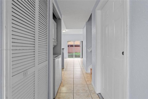 House in Florida City, Florida 3 bedrooms, 141.86 sq.m. № 2020638 - photo 6