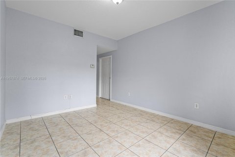 House in Florida City, Florida 3 bedrooms, 141.86 sq.m. № 2020638 - photo 5