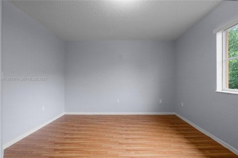 House in Florida City, Florida 3 bedrooms, 141.86 sq.m. № 2020638 - photo 24