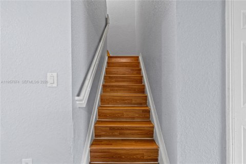 House in Florida City, Florida 3 bedrooms, 141.86 sq.m. № 2020638 - photo 20