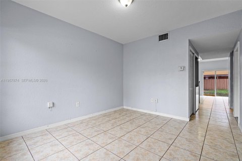 House in Florida City, Florida 3 bedrooms, 141.86 sq.m. № 2020638 - photo 3