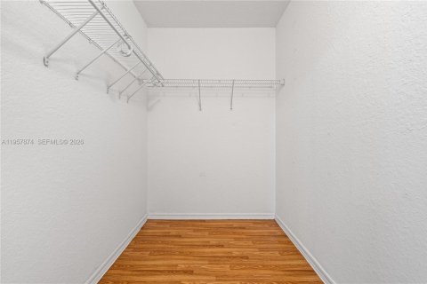 House in Florida City, Florida 3 bedrooms, 141.86 sq.m. № 2020638 - photo 27