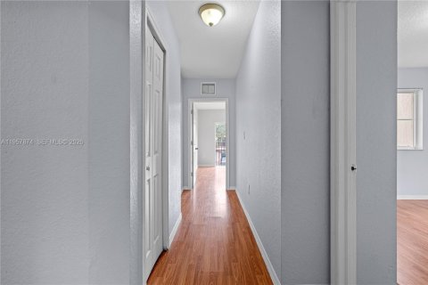 House in Florida City, Florida 3 bedrooms, 141.86 sq.m. № 2020638 - photo 22