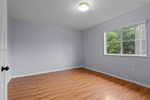 House in Florida City, Florida 3 bedrooms, 141.86 sq.m. № 2020638 - photo 23