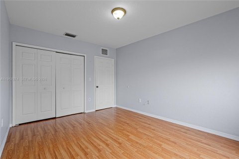 House in Florida City, Florida 3 bedrooms, 141.86 sq.m. № 2020638 - photo 28