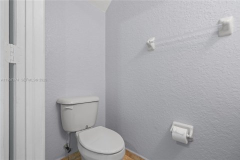 House in Florida City, Florida 3 bedrooms, 141.86 sq.m. № 2020638 - photo 19