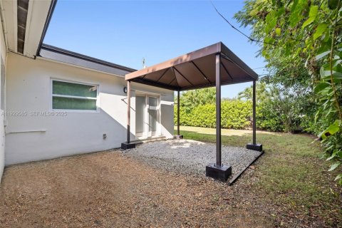Villa ou maison à vendre à Cutler Bay, Floride: 4 chambres, 162.11 m2 № 1988462 - photo 16