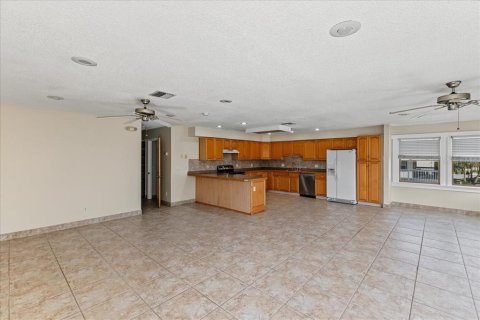 Casa en venta en New Smyrna Beach, Florida, 4 dormitorios, 149.11 m2 № 2386499 - foto 8