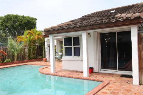 House in Miami, Florida 3 bedrooms, 125.42 sq.m. № 1770237 - photo 22