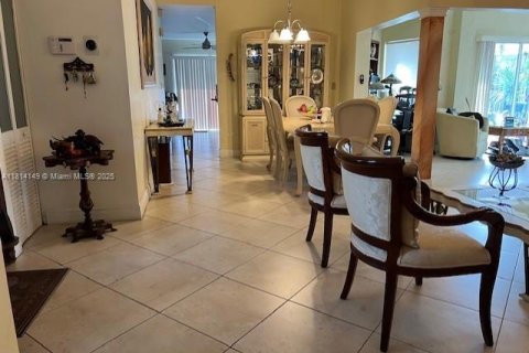 House in Miami, Florida 3 bedrooms, 125.42 sq.m. № 1770237 - photo 8