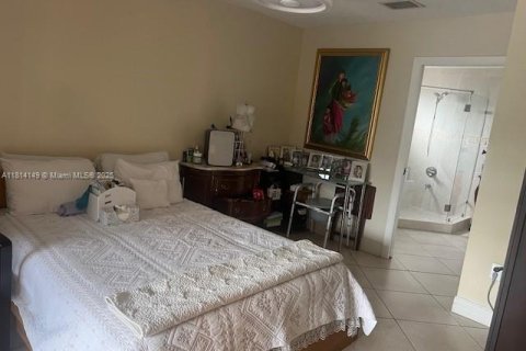 House in Miami, Florida 3 bedrooms, 125.42 sq.m. № 1770237 - photo 25