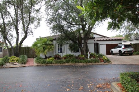 House in Miami, Florida 3 bedrooms, 125.42 sq.m. № 1770237 - photo 3