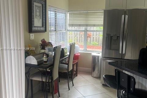 House in Miami, Florida 3 bedrooms, 125.42 sq.m. № 1770237 - photo 18