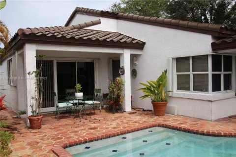 House in Miami, Florida 3 bedrooms, 125.42 sq.m. № 1770237 - photo 21