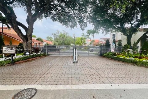 House in Miami, Florida 3 bedrooms, 125.42 sq.m. № 1770237 - photo 1